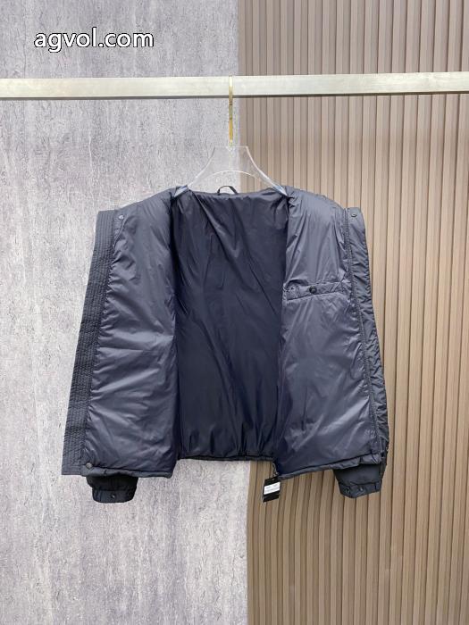 ブランド コピー 販売店ダウンジャケットARMANIお気に入りのスタイル お勧め使える未入荷ブランド SS26限定版_0_3