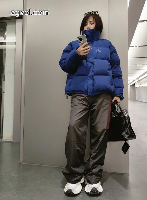 爽やかな色合い 存在感◎ 2026冬更新人気商品ブランドコピー&nbsp;&nbsp;&nbsp;&nbsp;ダウンジャケットバレンシアガ._0_4