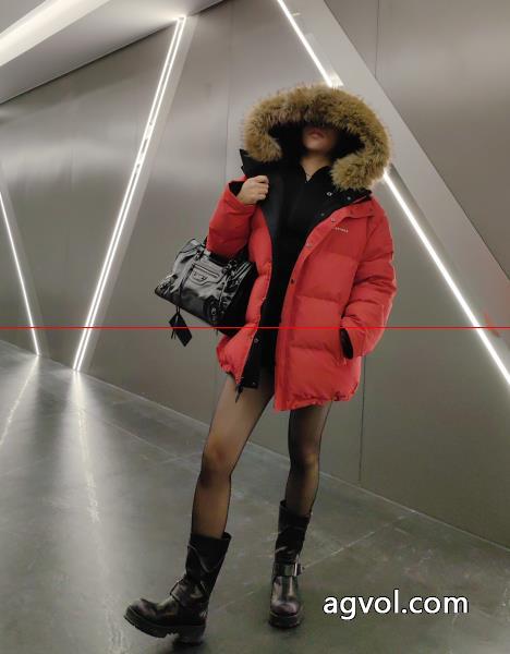 周りと差をつける シンプル派 超人気*入手困難ブランド フェイクbalenciaga&nbsp;&nbsp;&nbsp;&nbsp;ダウンジャケット._0_0