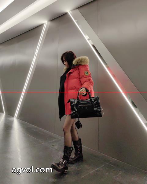 周りと差をつける シンプル派 超人気*入手困難ブランド フェイクbalenciaga&nbsp;&nbsp;&nbsp;&nbsp;ダウンジャケット._0_2