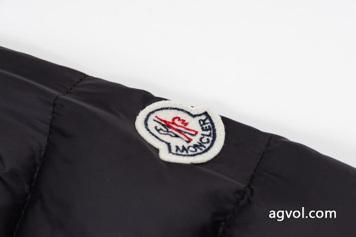 ダウンジャケットMONCLERファッション感満々 素敵な冬の定番アイテム 期間限定SALEブランド 品 激安 通販_0_3
