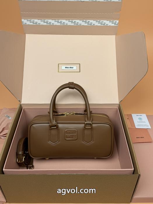 ブランド 偽物MIUMIU再入荷アイテム 輝く高級感満点 オシャレな雰囲気&nbsp;&nbsp;&nbsp;&nbsp;バッグ._0_0