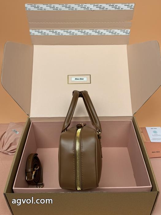 ブランド 偽物MIUMIU再入荷アイテム 輝く高級感満点 オシャレな雰囲気&nbsp;&nbsp;&nbsp;&nbsp;バッグ._0_1