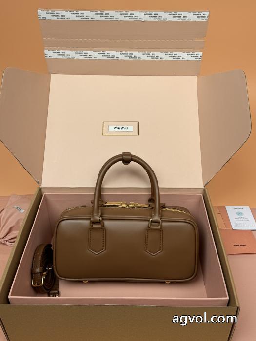 ブランド 偽物MIUMIU再入荷アイテム 輝く高級感満点 オシャレな雰囲気&nbsp;&nbsp;&nbsp;&nbsp;バッグ._0_2