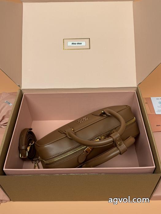 ブランド 偽物MIUMIU再入荷アイテム 輝く高級感満点 オシャレな雰囲気&nbsp;&nbsp;&nbsp;&nbsp;バッグ._0_3
