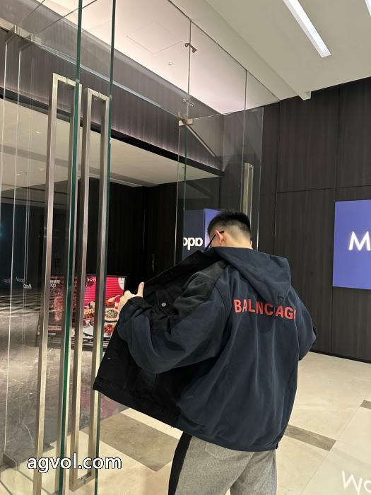 ブランド 偽物 激安 通販完売必須 超安値で完売！？ 芸能人愛用ブランドコートbalenciaga_0_4