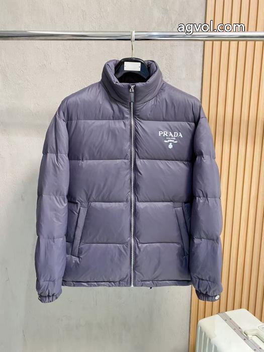 PRADA激安専門店 優れたデザイン 高級感演出 2026ブランド スーパー コピーダウンジャケット_0_4