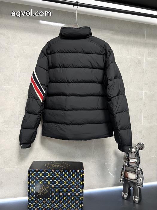 MONCLER偽 ブランドダウンジャケット高品質 人気 魅力的な 安心国内発送_0_0