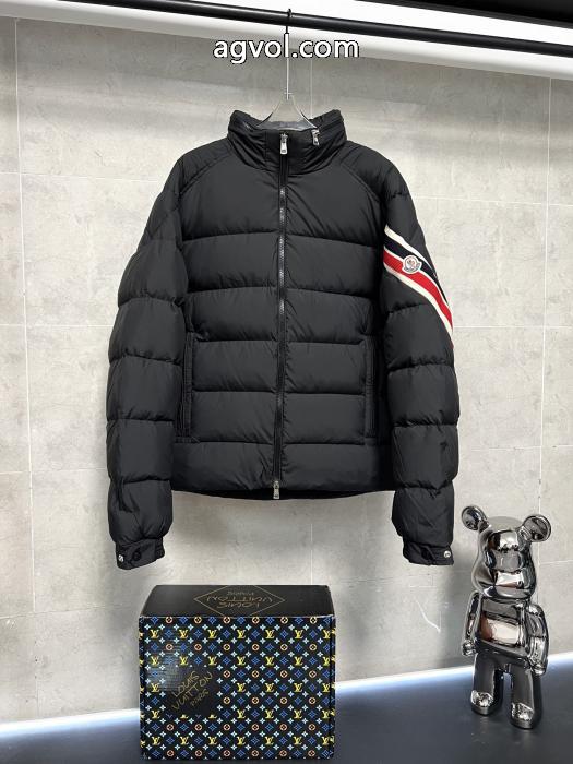MONCLER偽 ブランドダウンジャケット高品質 人気 魅力的な 安心国内発送_0_1