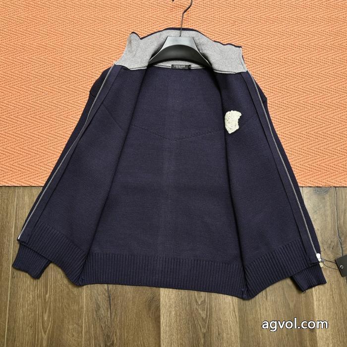 コートVERSACEセレブも愛用 完売寸前 魅力的な美品コピー ブランド 通販_0_3