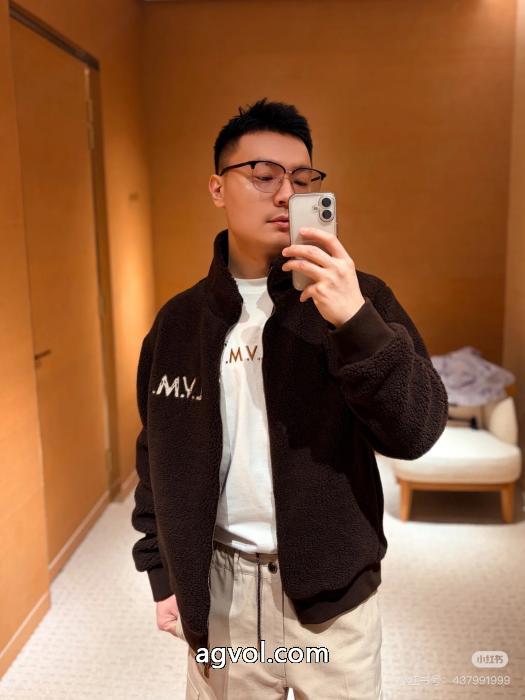コートLOUIS VUITTONロゴが素敵 デザイン性の高い 品質保証豊富なコピー 商品 販売_0_0