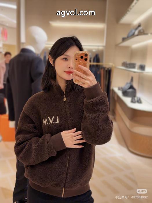 コートLOUIS VUITTONロゴが素敵 デザイン性の高い 品質保証豊富なコピー 商品 販売_0_2