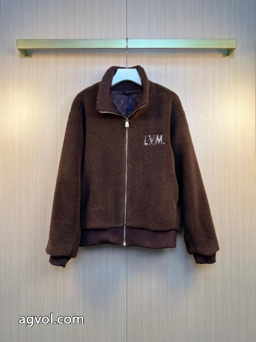 コートLOUIS VUITTONロゴが素敵 デザイン性の高い 品質保証豊富なコピー 商品 販売_0_3