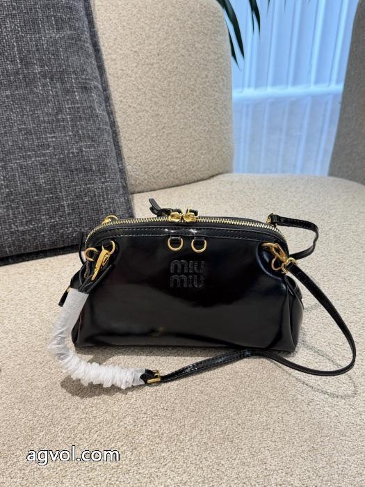 バッグMIUMIU通勤の定番 超人気高品質 定番が欲しい方ブランド コピー 安心_0_4