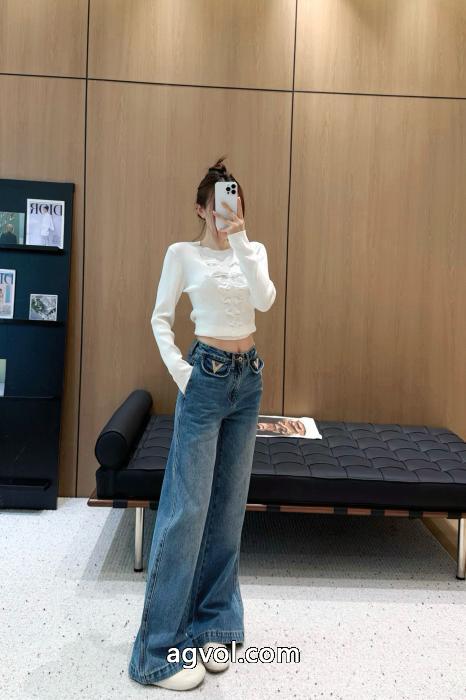 ジーパンブランド 偽物秋冬大活躍人気アイテム 26新作セール 個性的な秋冬のコーディネートVALENTINO._0_0