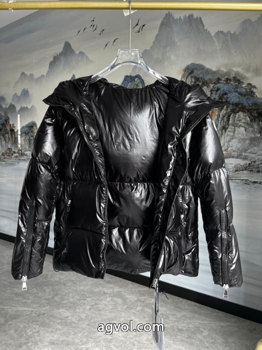 MONCLERダウンジャケット若い世代に評判がいい 雑誌掲載 魅惑激安 ブランド 通販_0_1