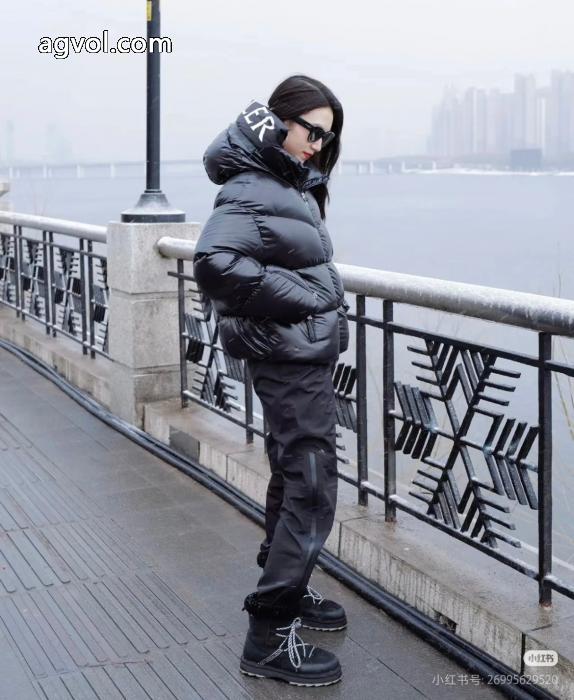 MONCLERダウンジャケット若い世代に評判がいい 雑誌掲載 魅惑激安 ブランド 通販_0_4