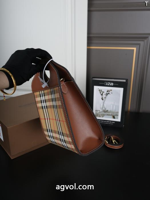スーパー ブランド コピーバッグ安定感があり 上品なカジュアルコーデに 今季新作登場BURBERRY_0_0