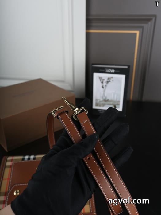 スーパー ブランド コピーバッグ安定感があり 上品なカジュアルコーデに 今季新作登場BURBERRY_0_2