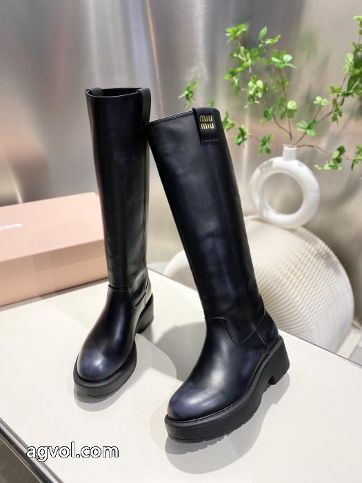 国内在庫有 人気商品再入荷 2026年秋冬のトレンドアイテムミュウミュウブランド コピー 販売靴 ブーツ._0_0