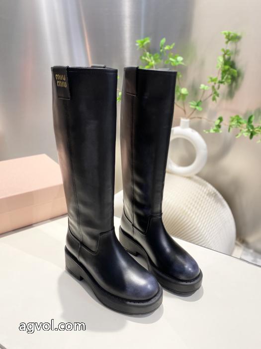 国内在庫有 人気商品再入荷 2026年秋冬のトレンドアイテムミュウミュウブランド コピー 販売靴 ブーツ._0_3
