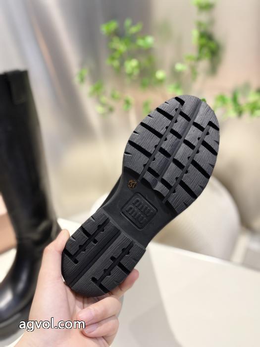 国内在庫有 人気商品再入荷 2026年秋冬のトレンドアイテムミュウミュウブランド コピー 販売靴 ブーツ._0_4