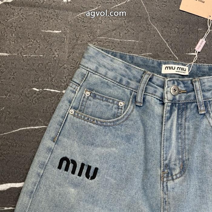 ブランド コピー ショップミュウミュウ数量限定セール 冬っぽさ新作アイテム 美品★&nbsp;&nbsp;&nbsp;&nbsp;ジーンズ._0_3