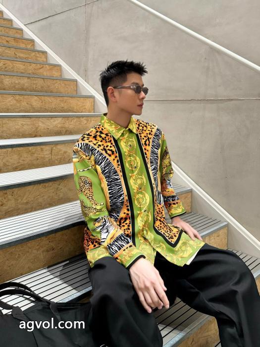 日本限定モデル オシャレ 大人の色味VERSACEブランド 偽物 激安 通販長袖シャツ_0_5