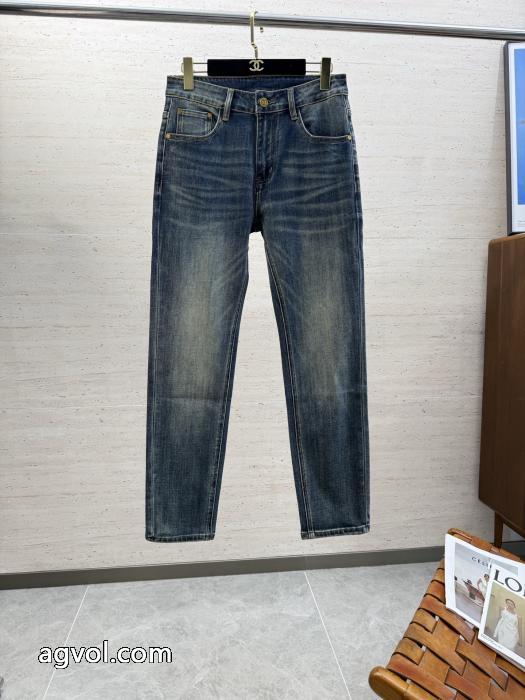 LOEWEブランド コピー 専門店新作入荷 高級感を演出する 2026年SSのトレンドジーンズ_0_2