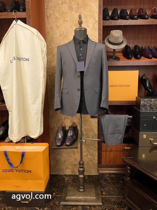 累計販売数5万枚突破 定番カラー ラグジュアリーな雰囲気スーツブランド 激安 LOUIS VUITTON.._0_0