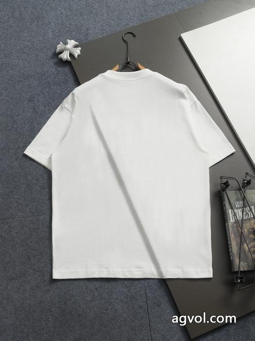 最新の秋冬アイテム 待望の再販売 ストリートの王道！フェンディシャツコピー ブランド 販売.._0_3