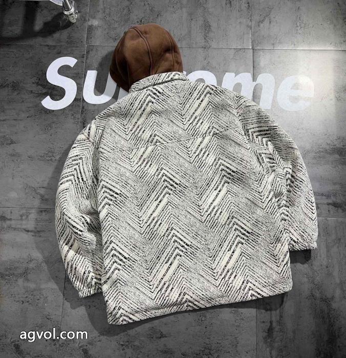 いつも年末には完売しちゃう 絶対欲しい新作 安心の国内発送超可愛いStone Islandコート偽 ブランド 販売_0_1