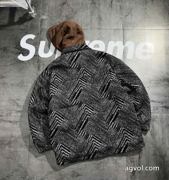 いつも年末には完売しちゃう 絶対欲しい新作 安心の国内発送超可愛いStone Islandコート偽 ブランド 販売_0_3