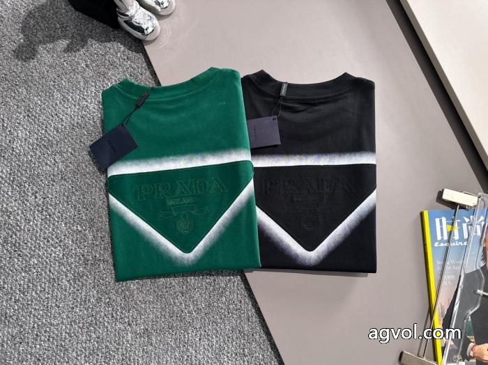 期間限定VIPセール お洒落上級者にも 期間限定特別価格PRADAスーパー コピー 品Tシャツ_0_4