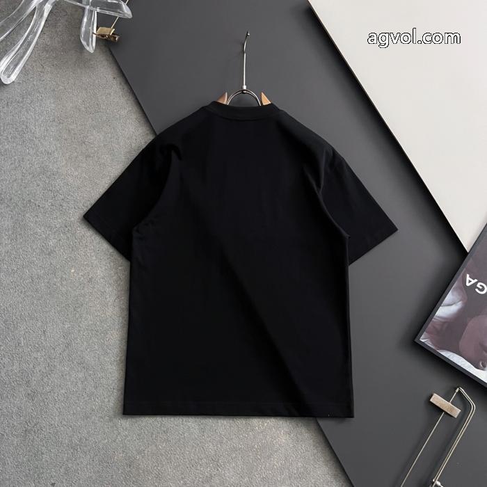 ブランド 偽物 通販ロエベクラシカルな雰囲気 絶対欲しい 激安新作Tシャツ_0_0