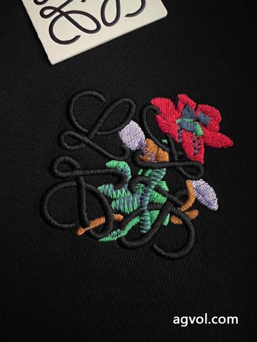 ブランド 偽物 通販ロエベクラシカルな雰囲気 絶対欲しい 激安新作Tシャツ_0_2