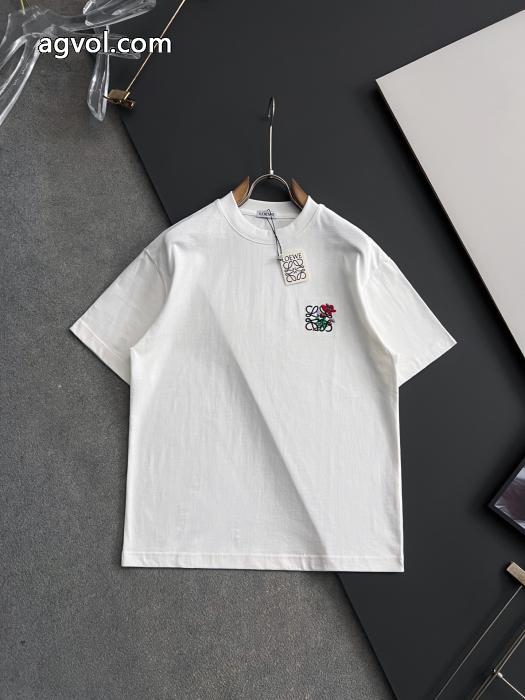 ブランド 偽物 通販ロエベクラシカルな雰囲気 絶対欲しい 激安新作Tシャツ_0_3