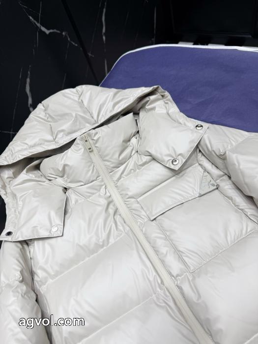 カジュアル派向け 品薄お早めに 最安国内発送プラダダウンジャケットブランド 品 コピー._0_4