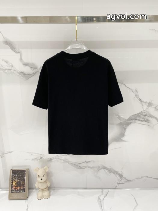 モデル着用 超激レア人気新作 格安新品コピー ブランド 優良TシャツFENDI_0_1