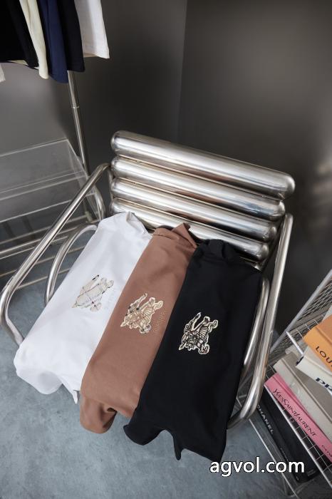 BURBERRY偽 ブランド 通販Tシャツ国内未入荷 この冬は注目新作 有名モデル愛用アイテム_0_2
