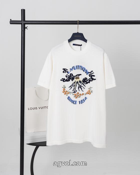偽物 ブランド 販売おしゃれ上級者に着 セール中 スタイリッシュな印象TシャツLOUIS VUITTON_0_0
