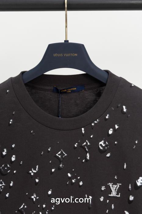 ブランド コピー 販売 店LOUIS VUITTON通勤通学 個性的なデザイン  独特の存在感Tシャツ_0_0