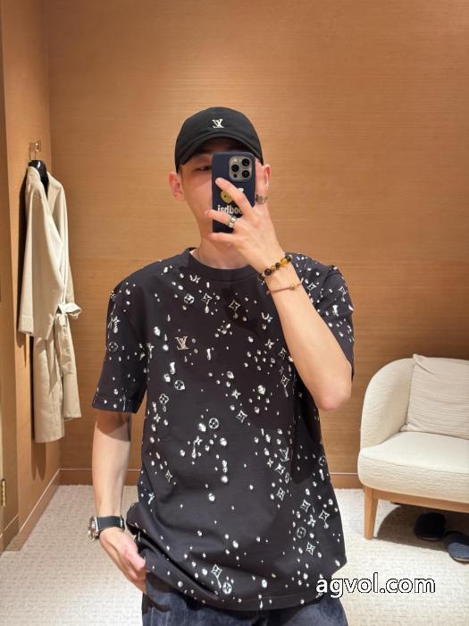 ブランド コピー 販売 店LOUIS VUITTON通勤通学 個性的なデザイン  独特の存在感Tシャツ_0_2