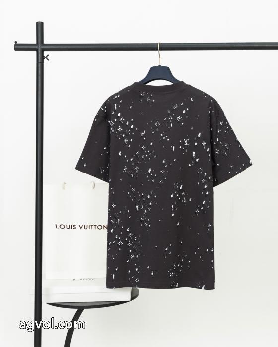 ブランド コピー 販売 店LOUIS VUITTON通勤通学 個性的なデザイン  独特の存在感Tシャツ_0_3