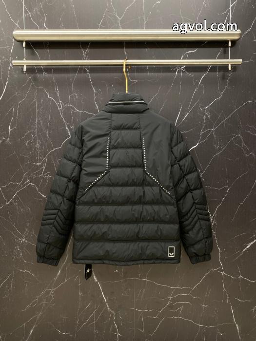 ファッション感満載！ 快適な着心地 期待値も高いアイテムブランド コピー 販売 &nbsp;&nbsp;&nbsp;&nbsp;ダウンジャケットアルマーニ.._0_0