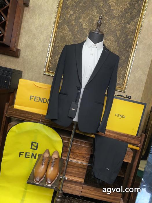 コピー 商品 通販スーツフェンディ残りサイズわずか 清潔感の高い新品 甘過ぎず大人な印象に.._0_0