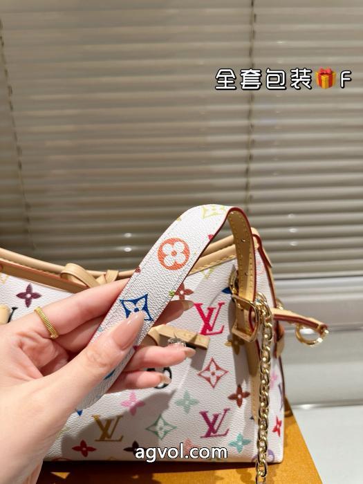 スーパー コピー 品バッグLOUIS VUITTON大人っぽい印象が素敵 入手困難 高級感の漂う逸品_0_1