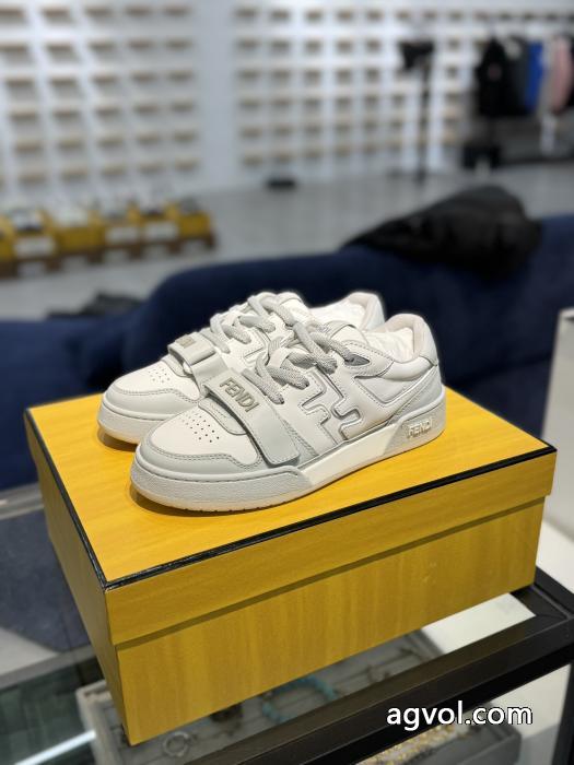 完売必須　限定SALE 芸能人人気 落ち着いた感覚フェンディブランド コピー 専門店スニーカー._0_2