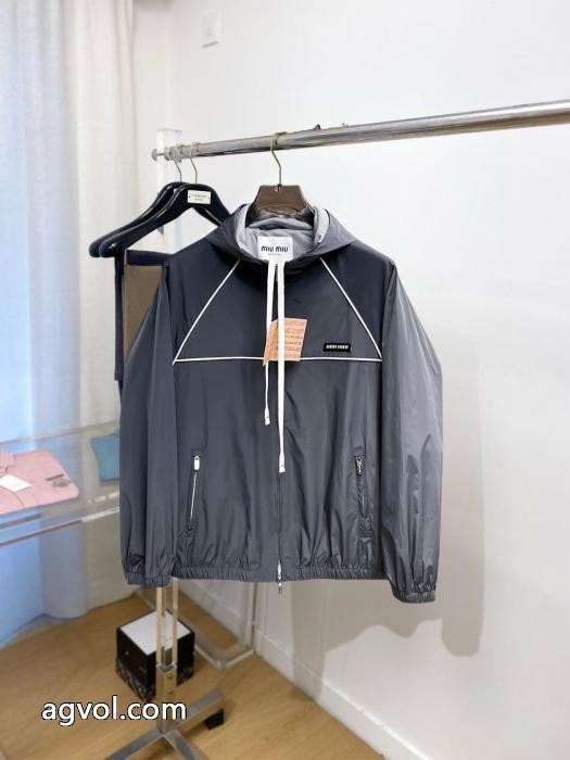 優秀なアイテム 激安上品 2026秋冬の定番新品到来!MIUMIUブランド コピー 販売ジャケット_0_0