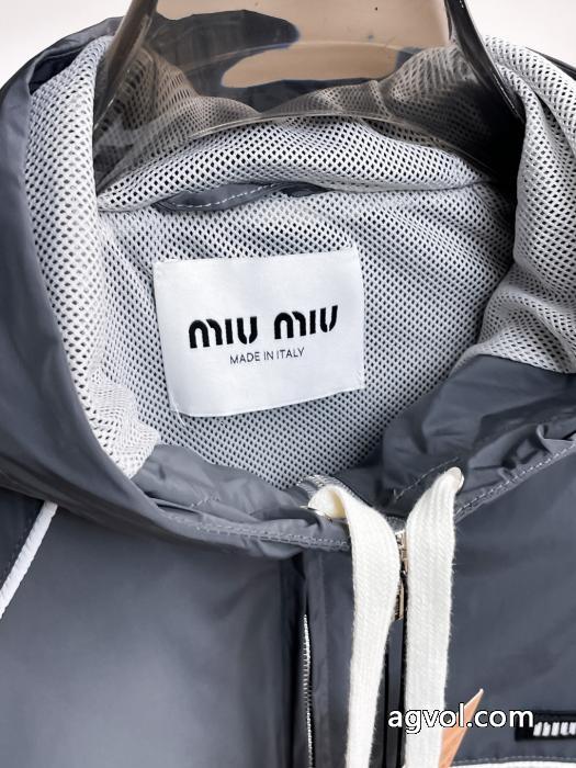 優秀なアイテム 激安上品 2026秋冬の定番新品到来!MIUMIUブランド コピー 販売ジャケット_0_1